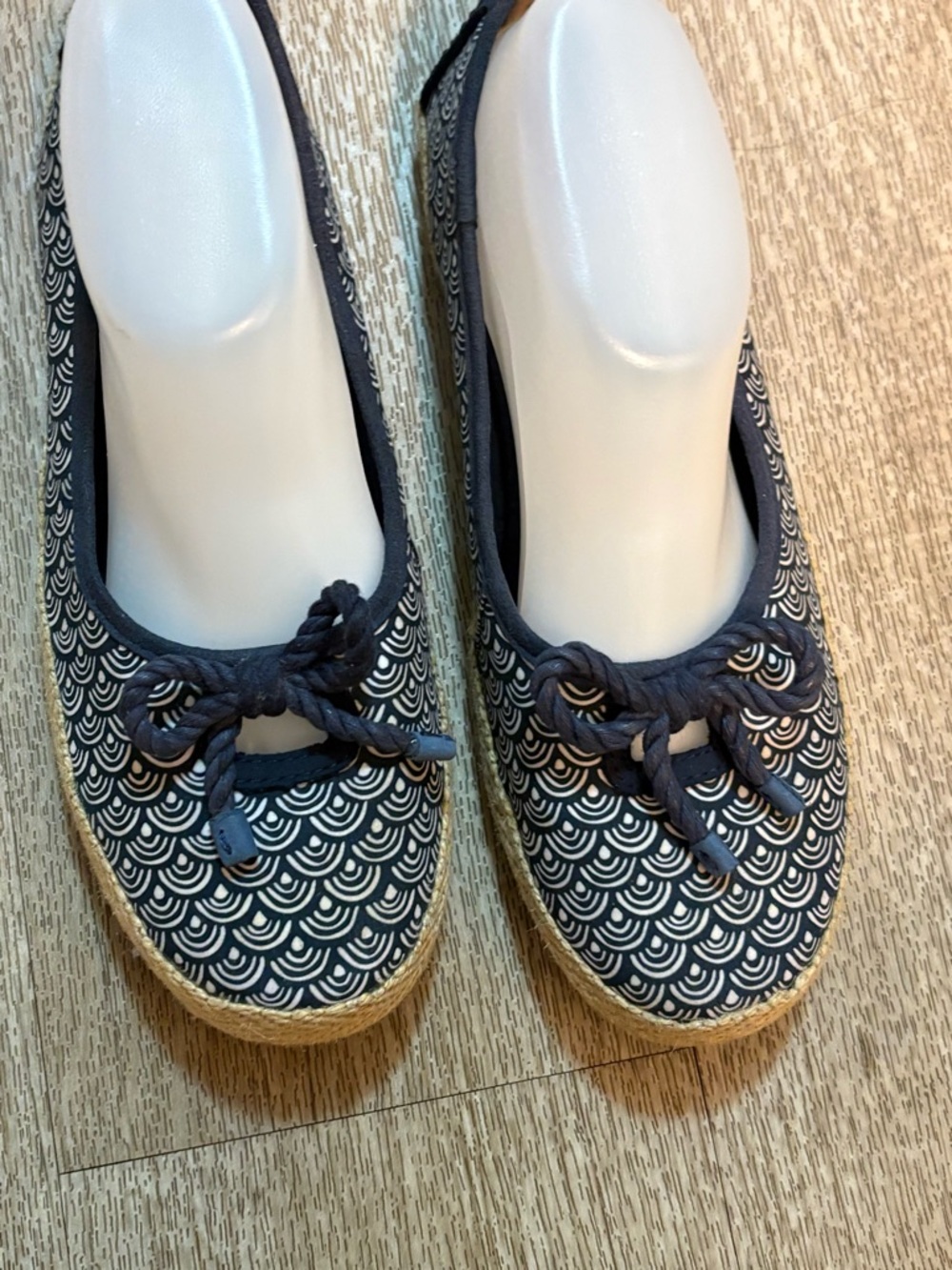 UGG NAVY BLUE ESPADRILLE FLATS SIZE 8 - Picture 2 of 8